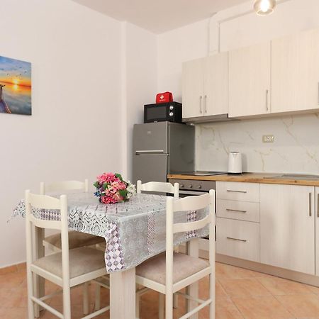 Sunny Side Apartments Vlorë Esterno foto