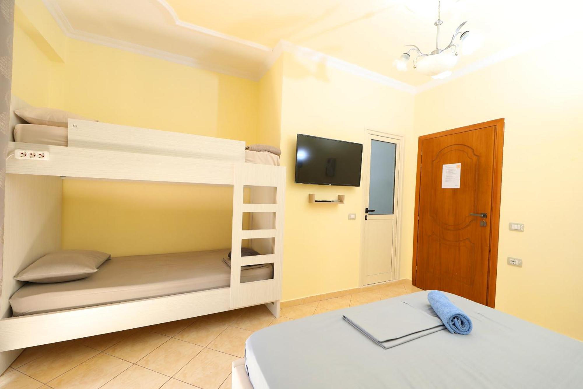Sunny Side Apartments Vlorë Esterno foto