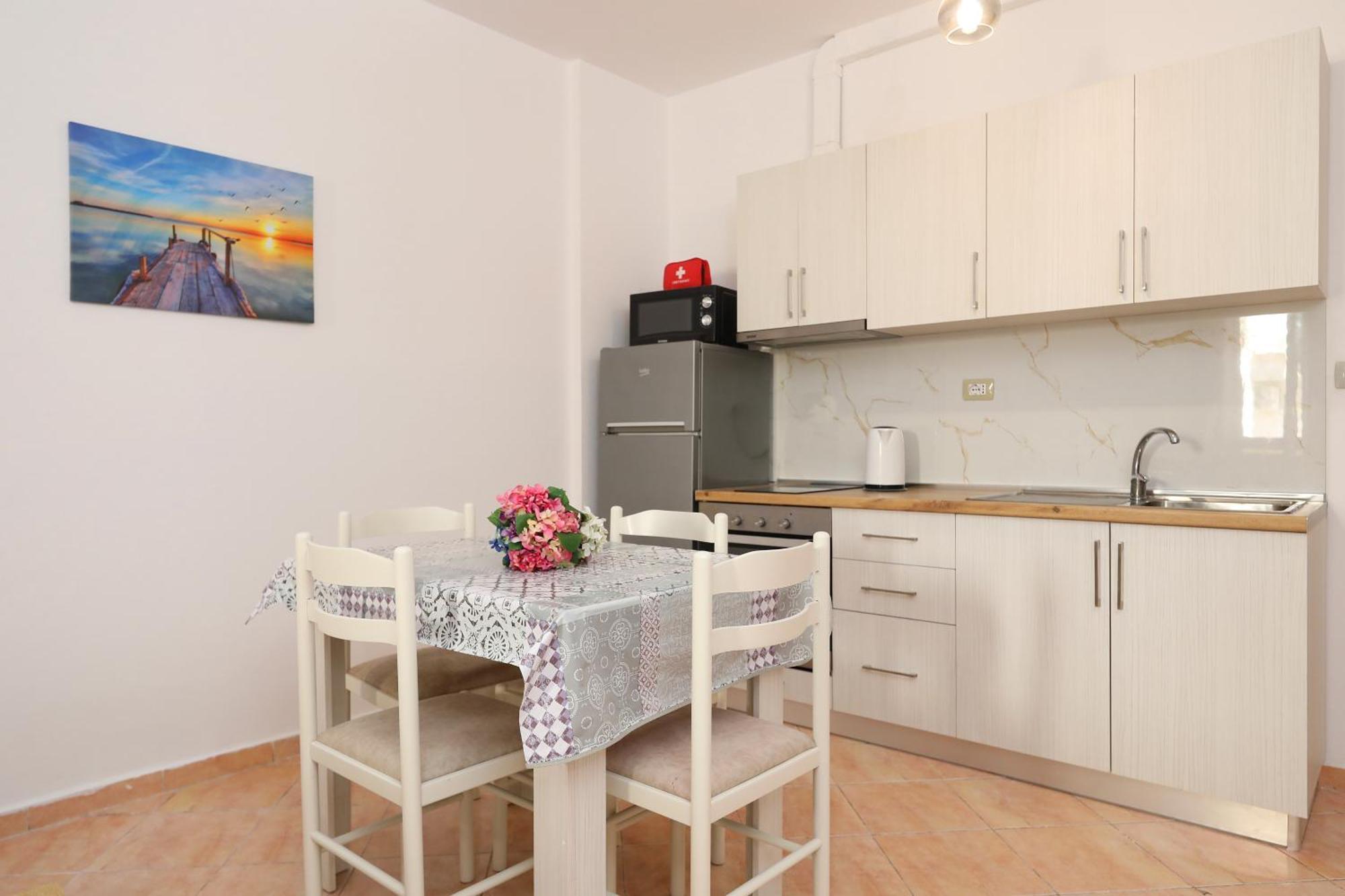 Sunny Side Apartments Vlorë Esterno foto