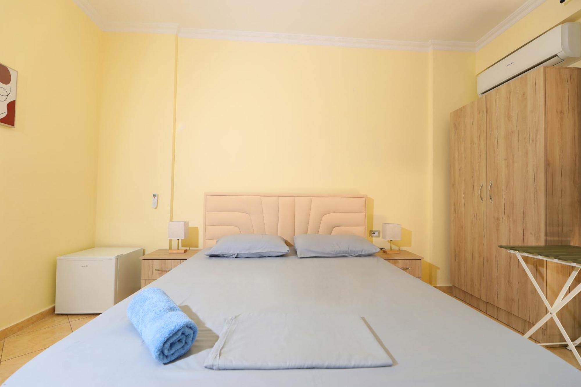 Sunny Side Apartments Vlorë Esterno foto